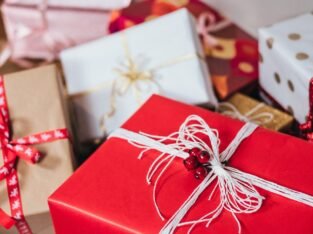 Flowers, Cakes and Gifts Delivery in Laxmi Nagar