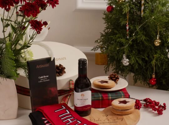 Buy Corporate Christmas gifts Hampers for Employees